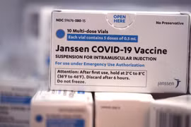 Mỹ khuyến cáo tạm ngừng tiêm vaccine của hãng Johnson&Johnson