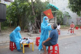 Đẩy mạnh xét nghiệm diện rộng khu vực phong tỏa, nguy cơ cao