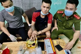 Đối tượng mua bán hơn 1kg ma túy chống đối, thả chó tấn công trinh sát