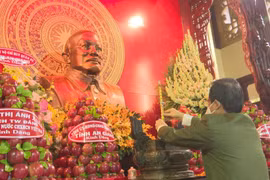 Dâng hương tưởng niệm 133 năm Ngày sinh Chủ tịch Tôn Đức Thắng