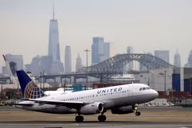 Tránh không phận Afghanistan, United Airlines đổi đường bay đến Ấn Độ