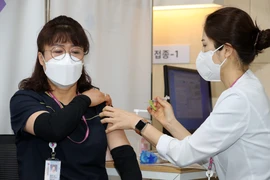 Hàn Quốc điều tra 2 trường hợp tử vong sau khi tiêm vắcxin AstraZeneca