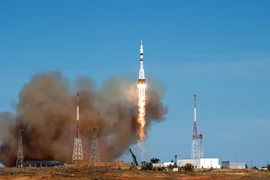 Tàu vũ trụ Soyuz MS-17 rời bệ phóng tại sân bay vũ trụ Baikonur của Nga ở Kazakhstan. (Ảnh: AFP/TTXVN)
