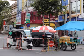 Campuchia triển khai “chợ di động” bán hàng cho người dân bị phong tỏa