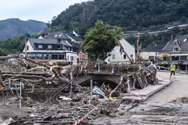 Cảnh tan hoang sau mưa lũ tại Rhineland-Palatinate, Đức ngày 19/7/2021. (Ảnh: AFP/TTXVN) 