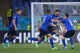 Italy trở thành đội đầu tiên vượt qua vòng bảng sau trận thắng Thụy Sĩ