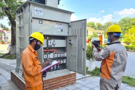 Nắng nóng đỉnh điểm, khách hàng "choáng váng" trước hóa đơn tiền điện