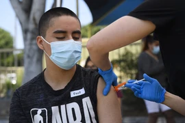 Mỹ: Bang California yêu cầu toàn bộ sinh viên phải tiêm phòng vaccine