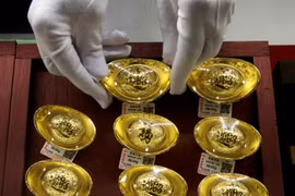 Chờ đợi chính sách của Fed, giá vàng châu Á giảm gần 1% chiều 14/6