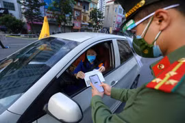 Giấy đi đường ở Hà Nội - câu chuyện nhỏ, ảnh hưởng lớn