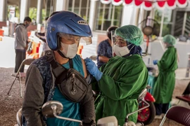 Các nước ASEAN tăng tốc tiêm chủng vaccine COVID-19 cho người dân