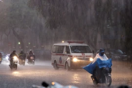 Mưa và dông bao trùm các khu vực, đề phòng xảy ra lũ quét, sạt lở đất