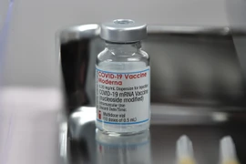 Hãng Moderna khẳng định tiêm mũi tăng cường giúp bảo vệ chống Omicron