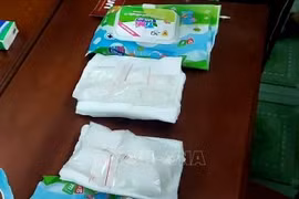 Bắt 2 đối tượng giấu ma túy trong thùng mỳ tôm tại chốt kiểm soát