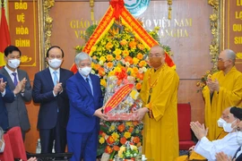 Chủ tịch Mặt trận Tổ quốc VN thăm, chúc mừng Giáo hội Phật giáo VN