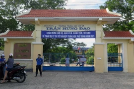 Phú Yên dừng tổ chức thi tại 2 điểm vì có trường hợp nghi dương tính