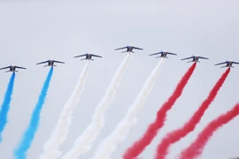 Lễ diễu binh mừng Quốc khánh Pháp đậm sắc màu chống COVID-19