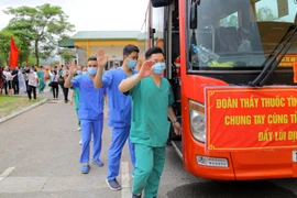 Đoàn bác sỹ Phú Thọ "chia lửa" cùng Bắc Ninh chống dịch COVID-19