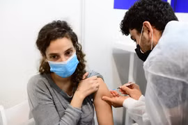 Israel: 97% ca tử vong trong tháng qua chưa được tiêm vắcxin COVID-19