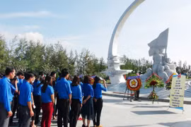 [Video] Tưởng niệm các chiến sỹ Hải quân hy sinh tại Gạc Ma năm 1988