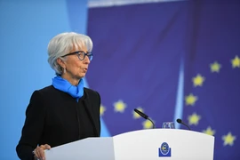 ECB chấm dứt thu mua trái phiếu khẩn cấp, BoE nâng lãi suất cơ bản