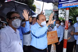 [Video] Chủ tịch nước thăm, động viên người dân Thành phố Hồ Chí Minh