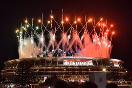 Màn pháo hoa kết thúc lễ bế mạc Olympic Tokyo 2020 trên sân vận động Olympic ở Tokyo, Nhật Bản ngày 8/8/2021. (Ảnh: AFP/TTXVN)