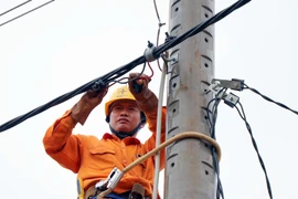 Điện lực Đắk Nông khuyến khích thanh toán không dùng tiền mặt