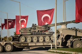 Xe quân sự Thổ Nhĩ Kỳ được triển khai tại khu vực biên giới với Syria ở Hassa, gần Hatay, miền nam Thổ Nhĩ Kỳ, ngày 28/1/2018. (Ảnh: AFP/TTXVN)