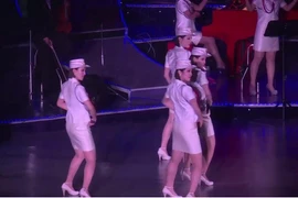 [Video] Màn trình diễn hiện đại của nhóm nhạc nữ Triều Tiên Moranbong