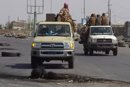 Binh sỹ ủng hộ chính phủ Yemen tại thành phố cảng Hodeida ngày 29/12/2018. (Ảnh: AFP/TTXVN)