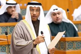 Cựu hủ tướng Kuwait Sheikh Jaber Al-Mubarak al-Hamad Al-Sabah tại phiên họp Quốc hội ở Kuwait City. (Ảnh: AFP/TTXVN)