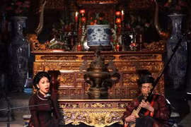 Hát ca trù, loại hình nghệ thuật dân gian được UNESCO công nhận là Di sản văn hoá phi vật thể của nhân loại. (Ảnh: Lâm Khánh/TTXVN)