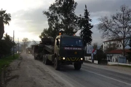  Đoàn xe quân sự Thổ Nhĩ Kỳ được triển khai tại tỉnh Hatay, Thổ Nhĩ Kỳ, giáp giới Syria ngày 14/1/2019. (Ảnh: THX/TTXVN)