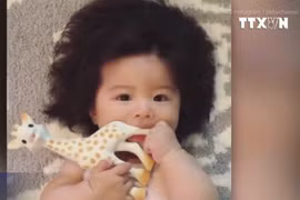 [Video] Bé gái Nhật Bản 1 tuổi có mái tóc dày bồng bềnh kỳ lạ