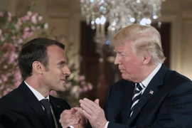 Tổng thống Mỹ Donald Trump (phải) và Tổng thống Pháp Emmanuel Macron (trái). (Nguồn: AFP/TTXVN)