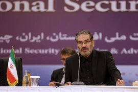 Thư ký Hội đồng An ninh quốc gia tối cao Iran Ali Shamkhani phát biểu tại một hội nghị an ninh ở Tehran, Iran. (Ảnh: AFP/TTXVN)