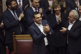 Thủ tướng Hy Lạp Alexis Tsipras vượt qua được cuộc bỏ phiếu tín nhiệm vào tuần trước để mở đường cho cuộc bỏ phiếu về thỏa thuận đổi tên nước Macedonia thành Cộng hòa Bắc Macedonia. (Nguồn: AP)