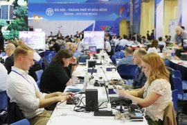 [Photo] Phóng viên quốc tế tác nghiệp tại Trung tâm báo chí quốc tế