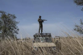 Binh sỹ gác tại công viên Pendjari ở Benin - nơi diễn ra vụ bắt cóc khách du lịch. (Ảnh: AFP/TTXVN)