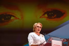Thủ tướng Romania Viorica Dancila phát biểu tại hội nghị của đảng Xã hội Dân chủ (PSD) cầm quyền, Bucharest ngày 24/8/2019. (Ảnh: AFP/TTXVN)