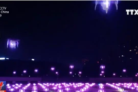 [Video] Kỳ ảo 500 máy bay không người lái thắp sáng bầu trời đêm