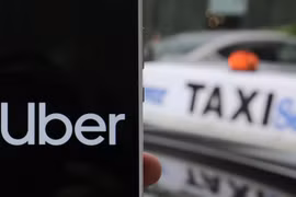 Ứng dụng Uber trên điện thoại di động. (Ảnh: THX/TTXVN)