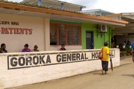 Bên ngoài Bệnh viện Goroka.(Nguồn: emtv.com.pg)