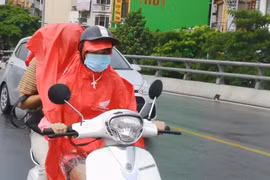 Hà Nội có mưa rào và dông rải rác, trời chuyển lạnh. (Ảnh: Thanh Tùnng/TTXVN)