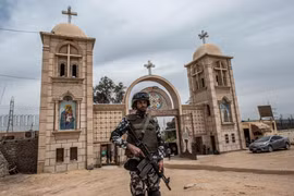 Lực lượng an ninh Ai Cập gác tại thủ đô Cairo. (Ảnh: AFP/TTXVN)