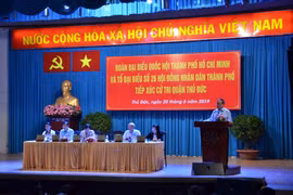Bí thư Thành ủy Thành phố Hồ Chí Minh Nguyễn Thiện Nhân phát biểu tại buổi tiếp xúc cử tri. (Ảnh: Thu Hoài/TTXVN)