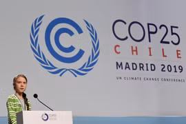 Nhà hoạt động trẻ người Thụy Điển Greta Thunberg phát biểu tại hội nghị COP 25 ở Madrid, Tây Ban Nha, ngày 11/12/2019. (Ảnh: AFP/TTXVN)
