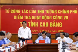 Chủ tịch UBND tỉnh Cao Bằng Hoàng Xuân Ánh báo cáo tại buổi kiểm tra. (Nguồn: moha.gov.vn)