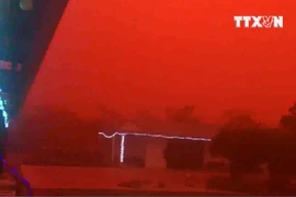 [Video] Bão bụi kinh hoàng nhuộm đỏ bầu trời Australia